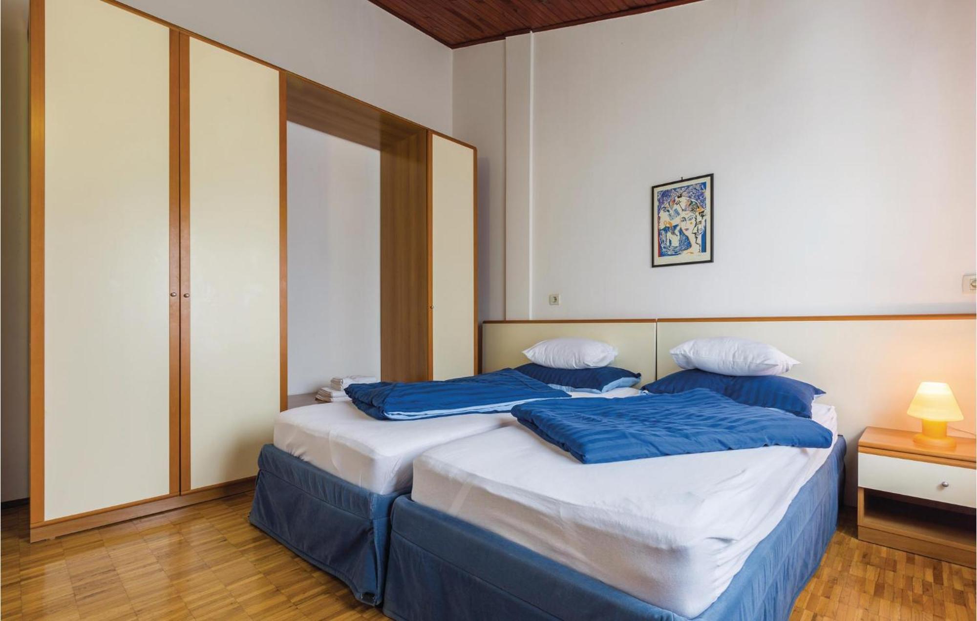 Gorgeous Apartment In Porec With Kitchen Luaran gambar