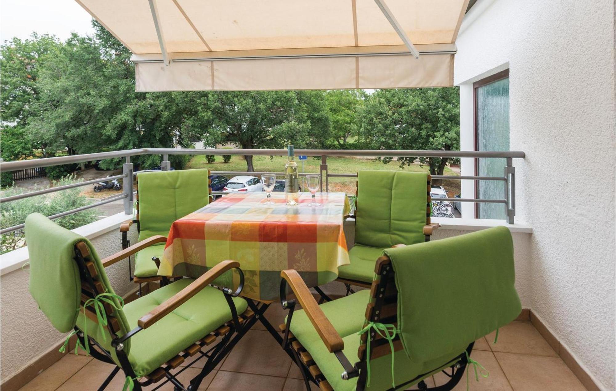 Gorgeous Apartment In Porec With Kitchen Luaran gambar