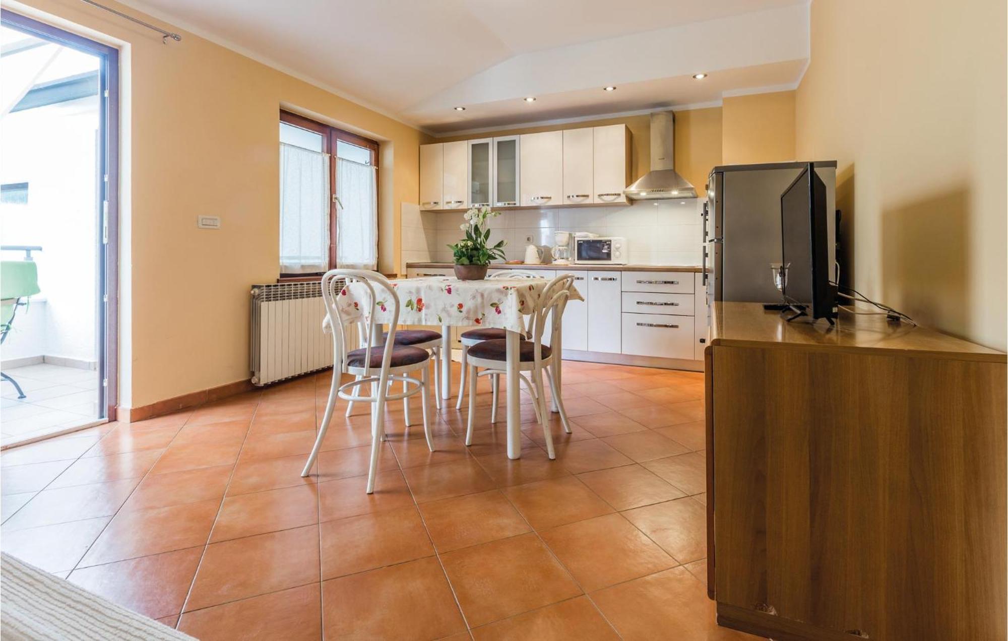 Gorgeous Apartment In Porec With Kitchen Luaran gambar