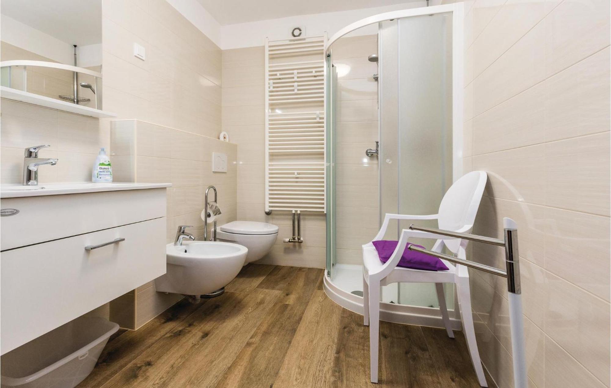 Gorgeous Apartment In Porec With Kitchen Luaran gambar
