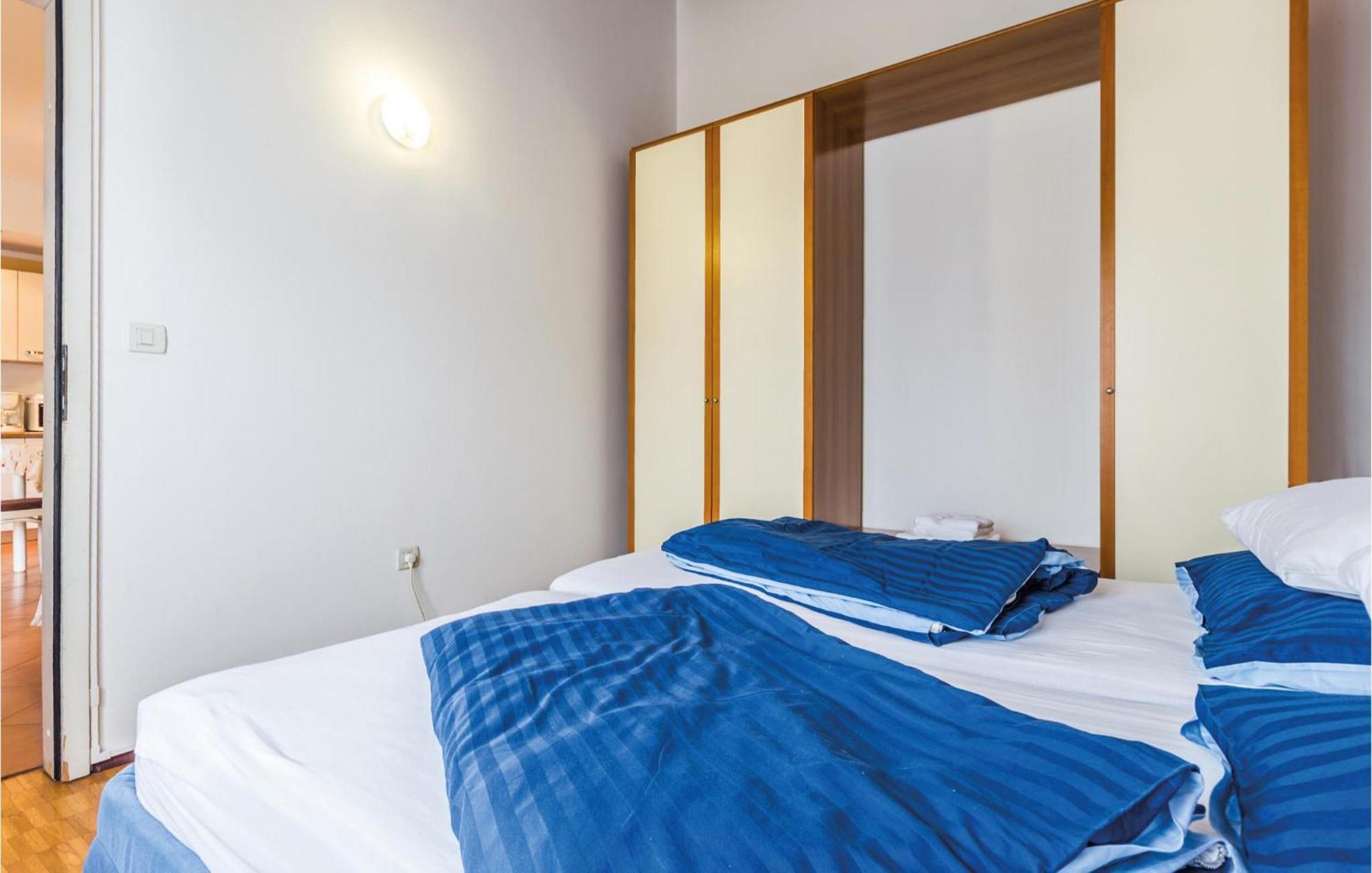 Gorgeous Apartment In Porec With Kitchen Luaran gambar