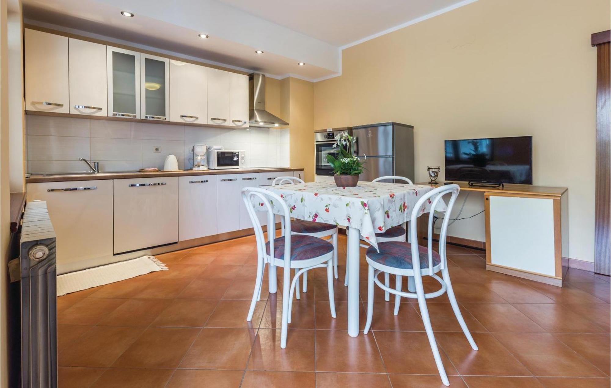 Gorgeous Apartment In Porec With Kitchen Luaran gambar