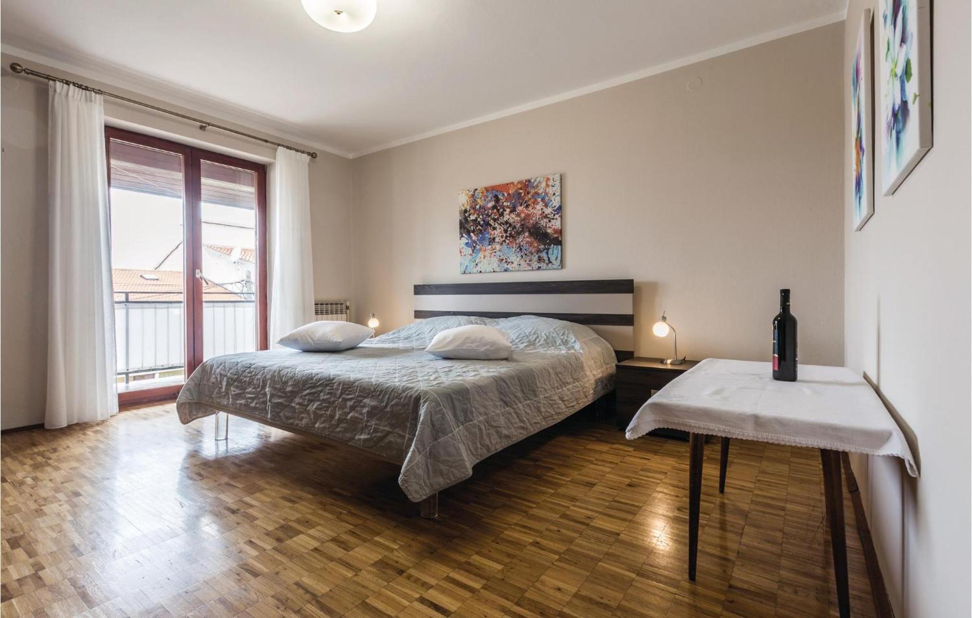 Gorgeous Apartment In Porec With Kitchen Luaran gambar