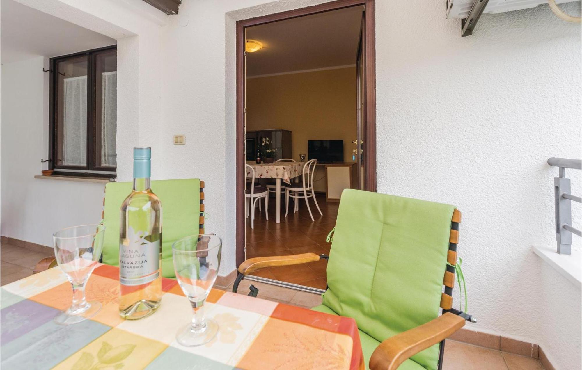 Gorgeous Apartment In Porec With Kitchen Luaran gambar
